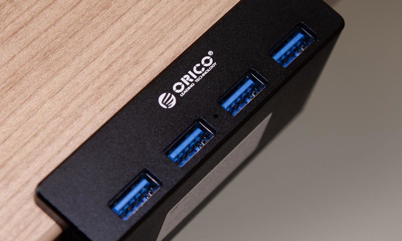 Hub USB Orico MH4PU-P-SV-BP na blacie