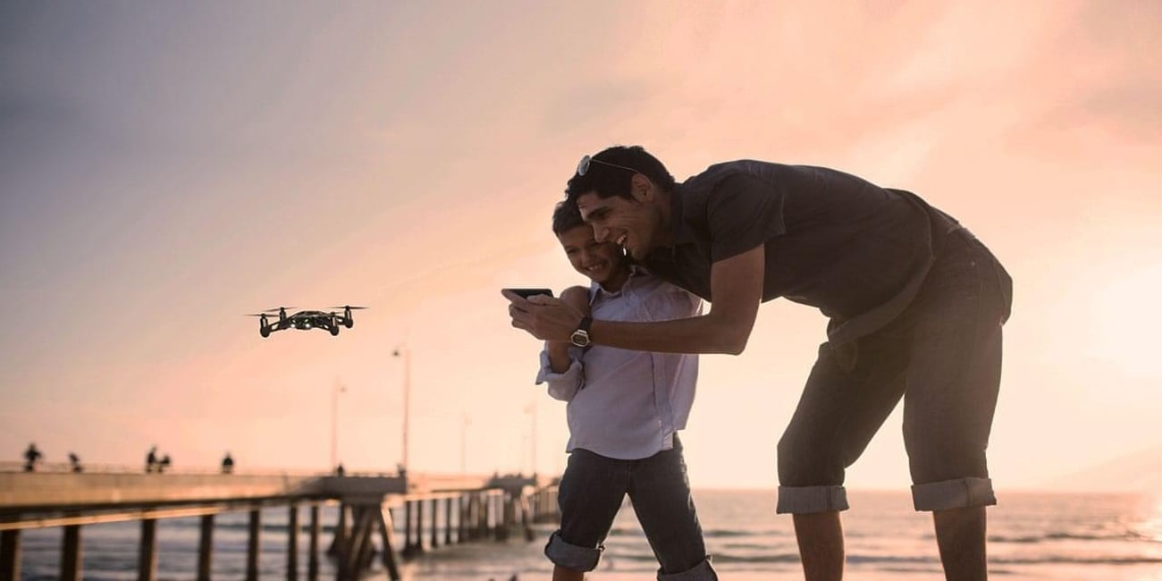 Dron Parrot AR.Drone 2.0 Elite Edition Dżungla Przód FreeFlight
