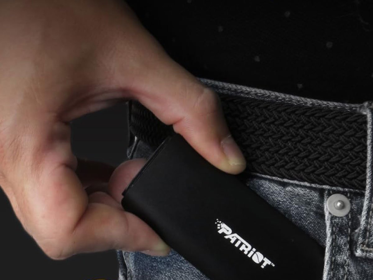 Dysk zewnętrzny SSD Patriot Transporter Portable SSD - Grafika lifestyle