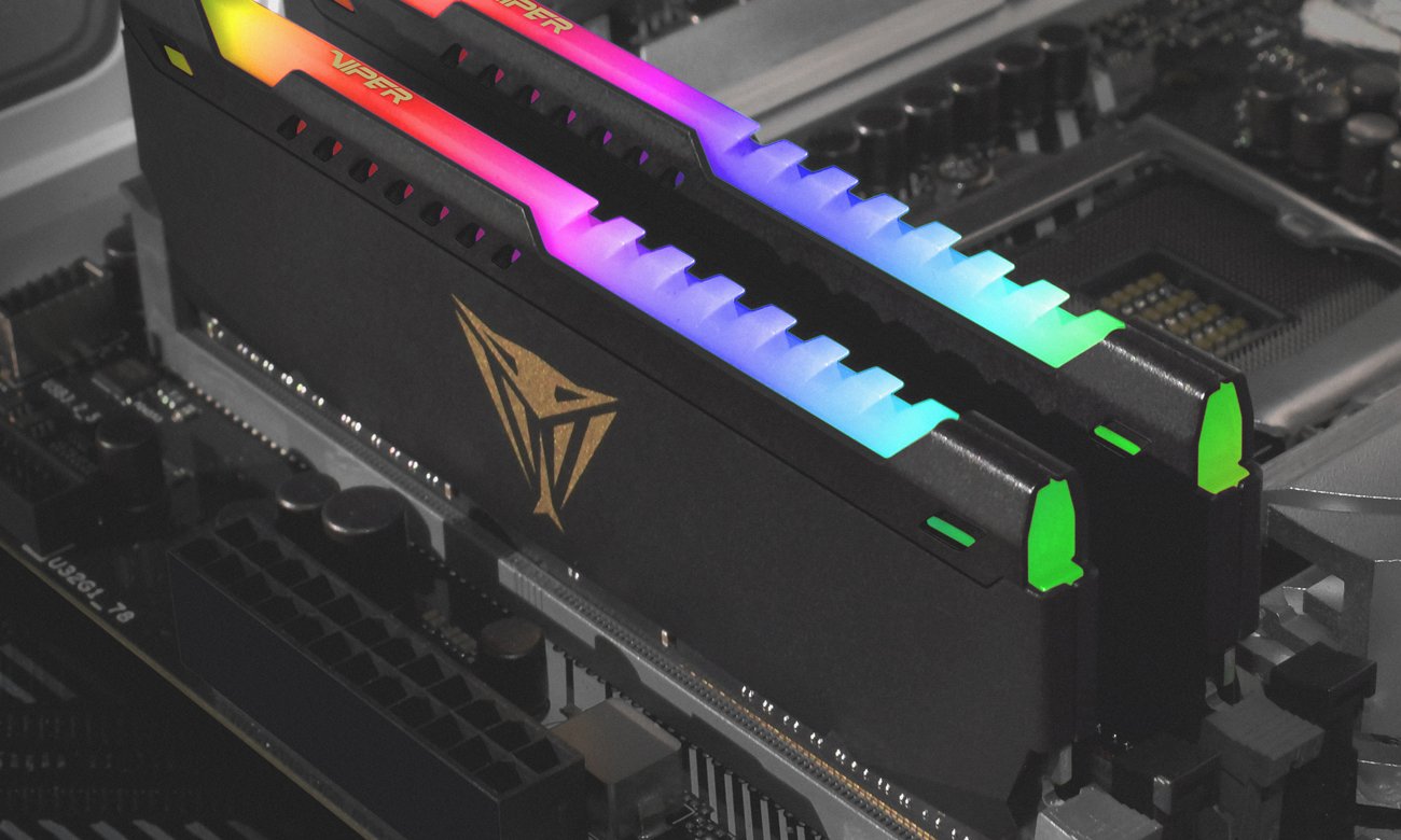 Pamięć RAM DDR4 Patriot16GB Viper Steel RGB podświetlenie