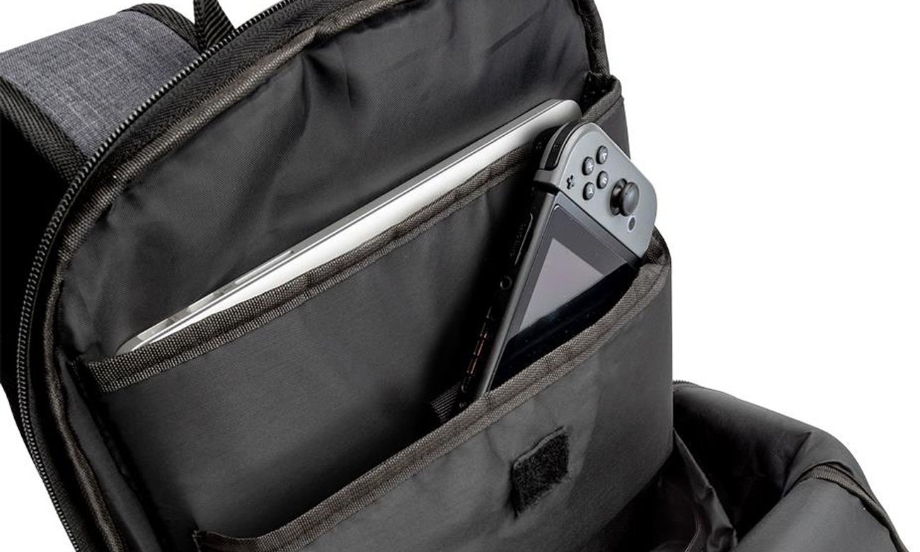 Plecak PDP 500-118-EU do konsoli Nintendo Switch - Zbliżenie na otwartą kieszen