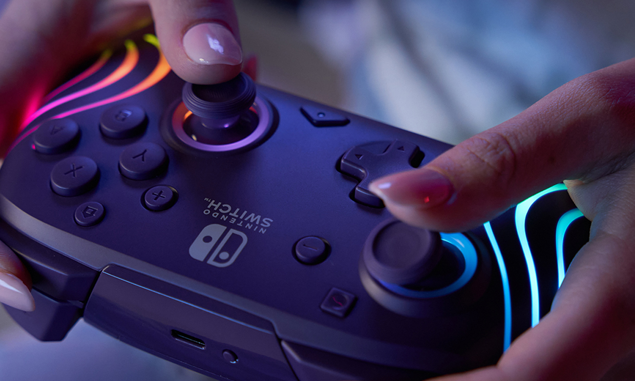 Kontroler bezprzewodowy PDP Afterglow Wave do Nintendo Switch Fioletowy - Grafika lifestyle