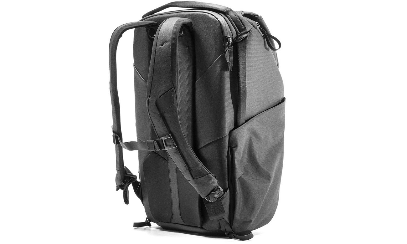 Plecak Peak Design Everyday Backpack 30L v2 Czarny - Widok od tyłu pod kątem