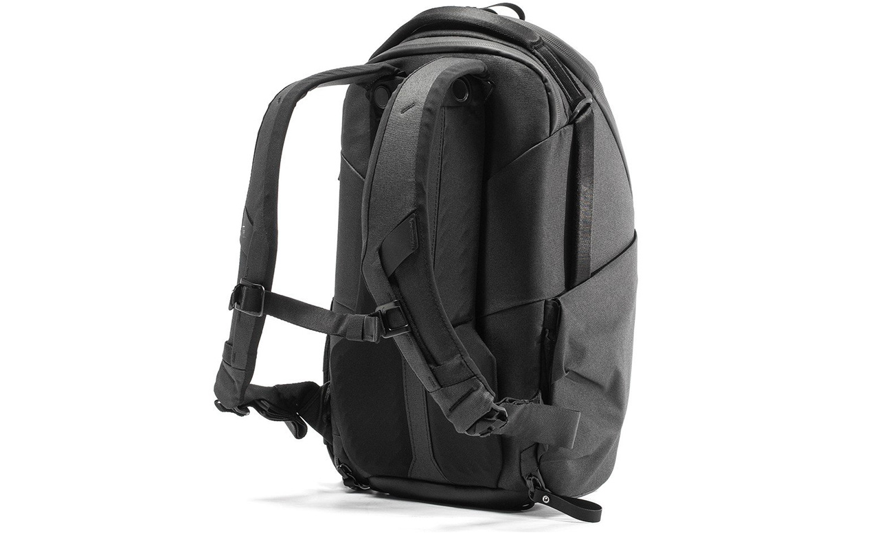 Plecak Peak Design Everyday Backpack 20L Zip v2 Czarny - Widok od tyłu pod kątem