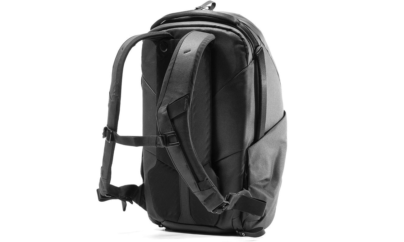 Plecak Peak Design Everyday Backpack 20L Zip v2 Czarny - Widok od tyłu pod kątem