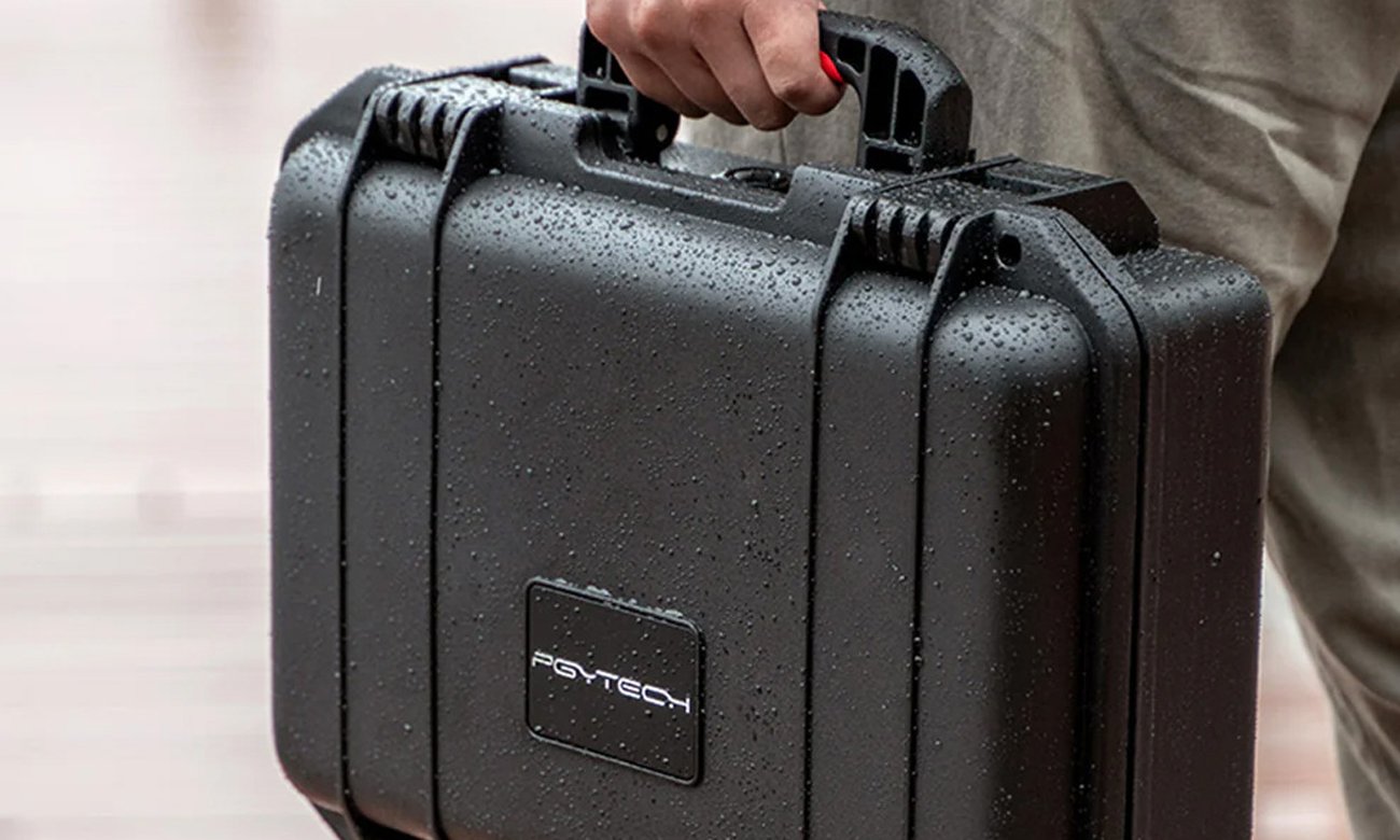 Wodoodporna walizka PGYTECH do drona DJI Air 3 - Grafika lifestyle