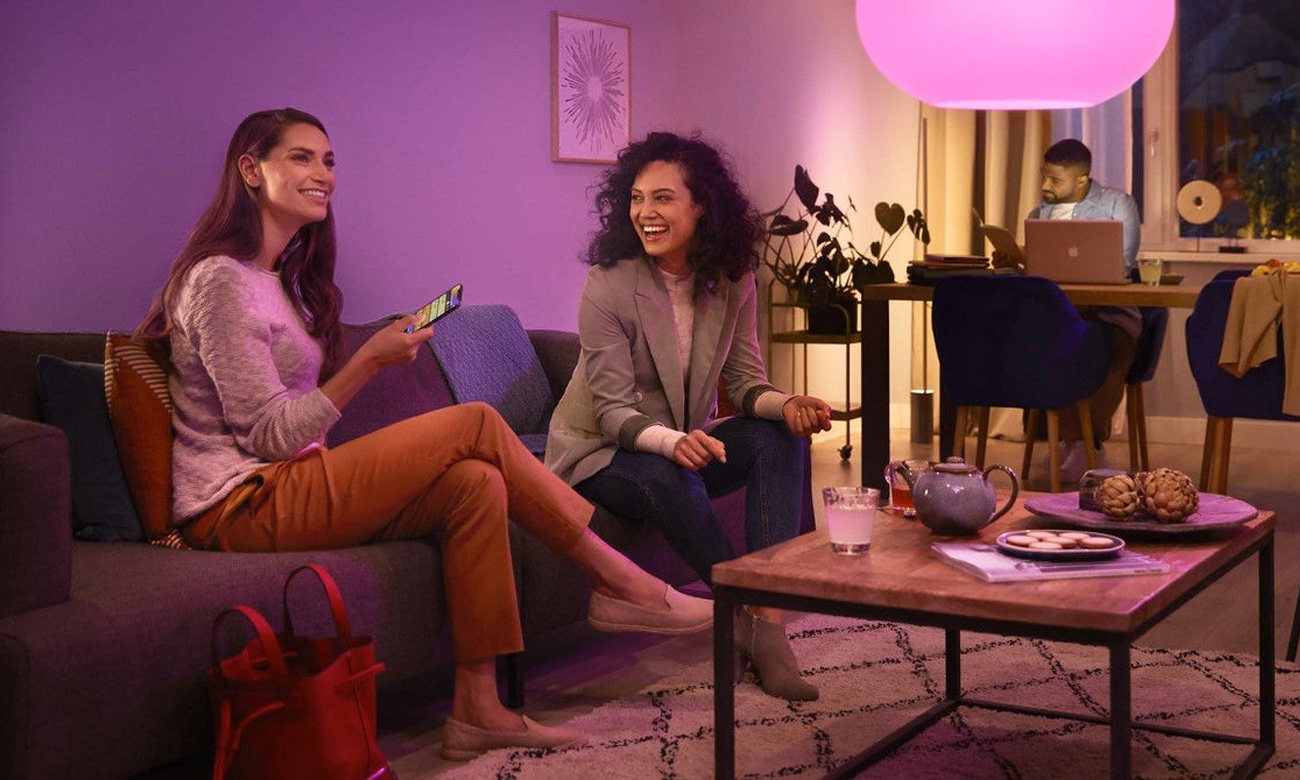 Lampka biurkowa Philips Hue Flourish