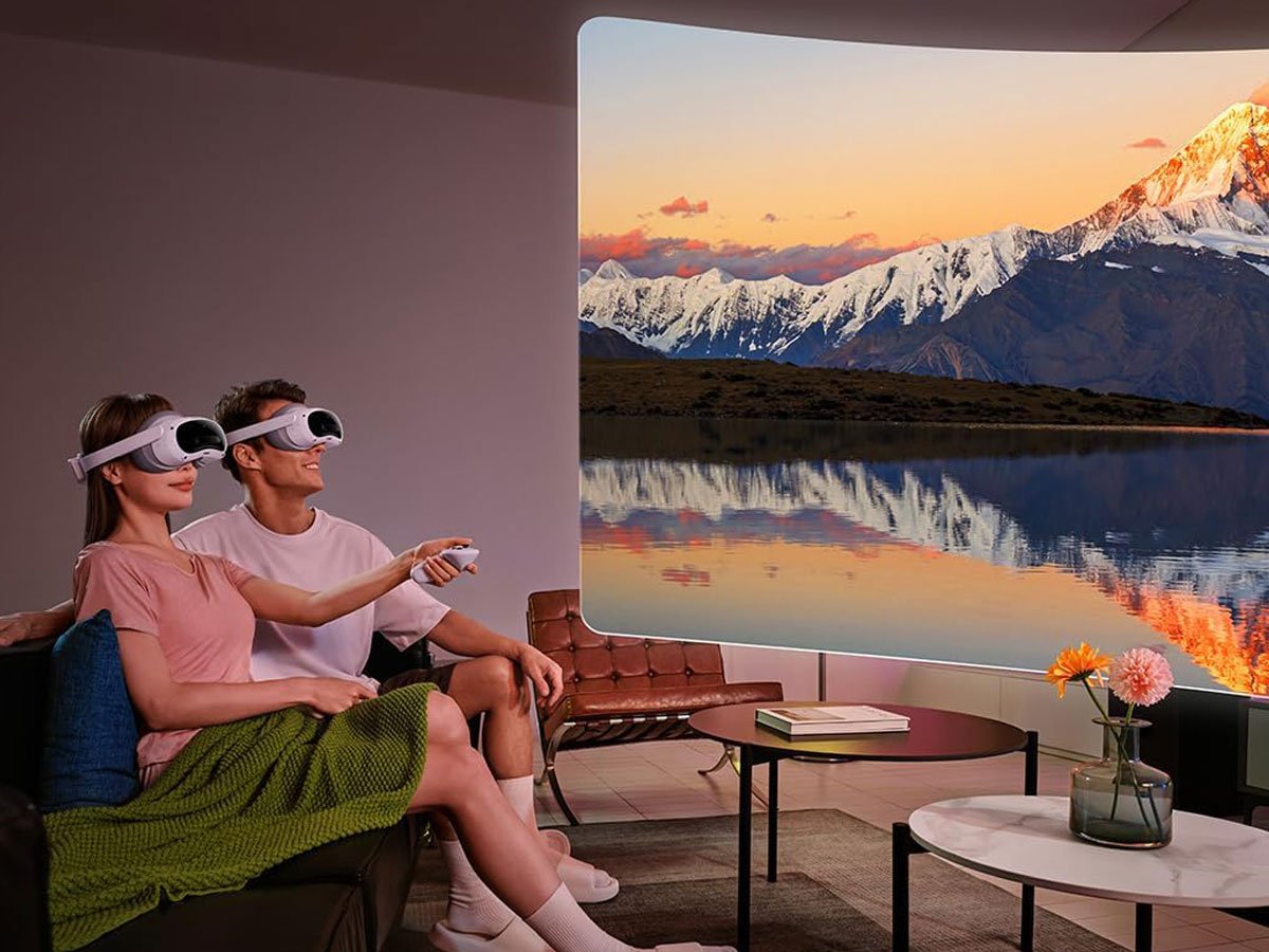 Gogler VR Pico 4 Ultra - Grafika lifestyle