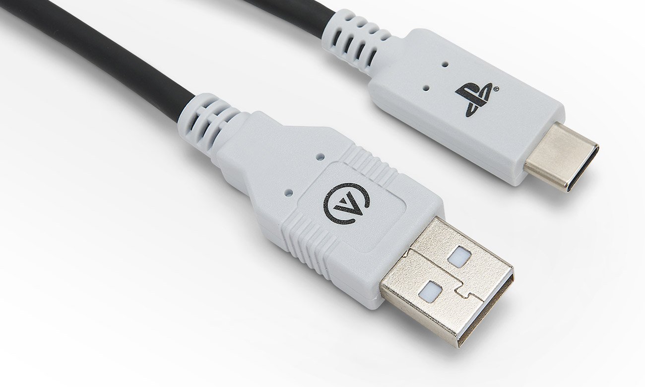 PowerA USB-A - USB-C Kabel für PS5 3m - Nahaufnahme der Anschlüsse