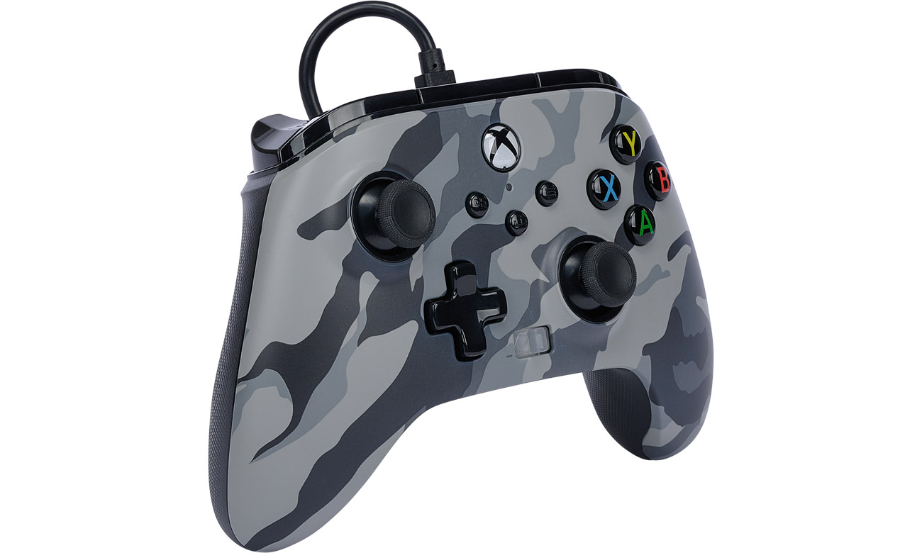 Pad przewodowy PowerA Enhanced Arctic Camo do Xbox Series X|S - Widok od przodu pod kątem
