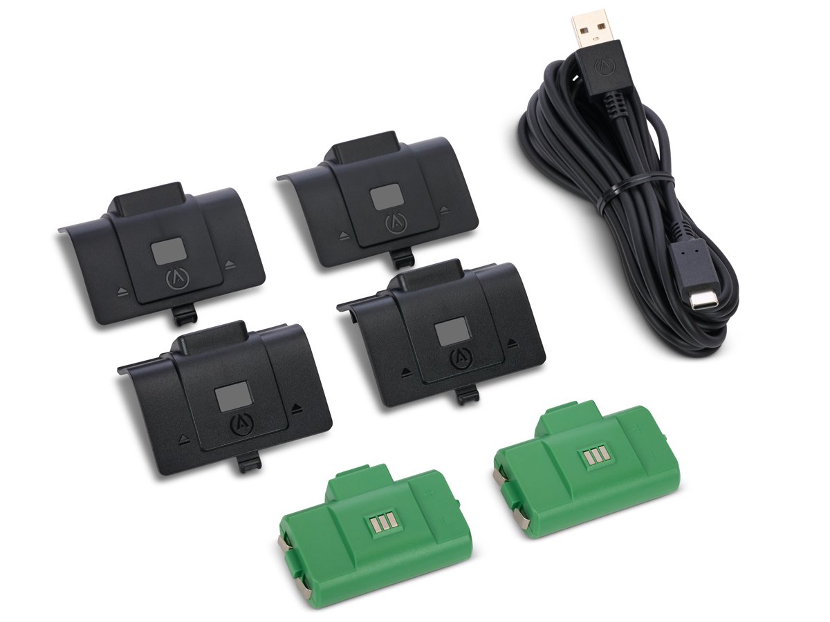Dwa akumulatory PowerA Play and Charge Kit do Xbox USB-C - Zawartość zestawu