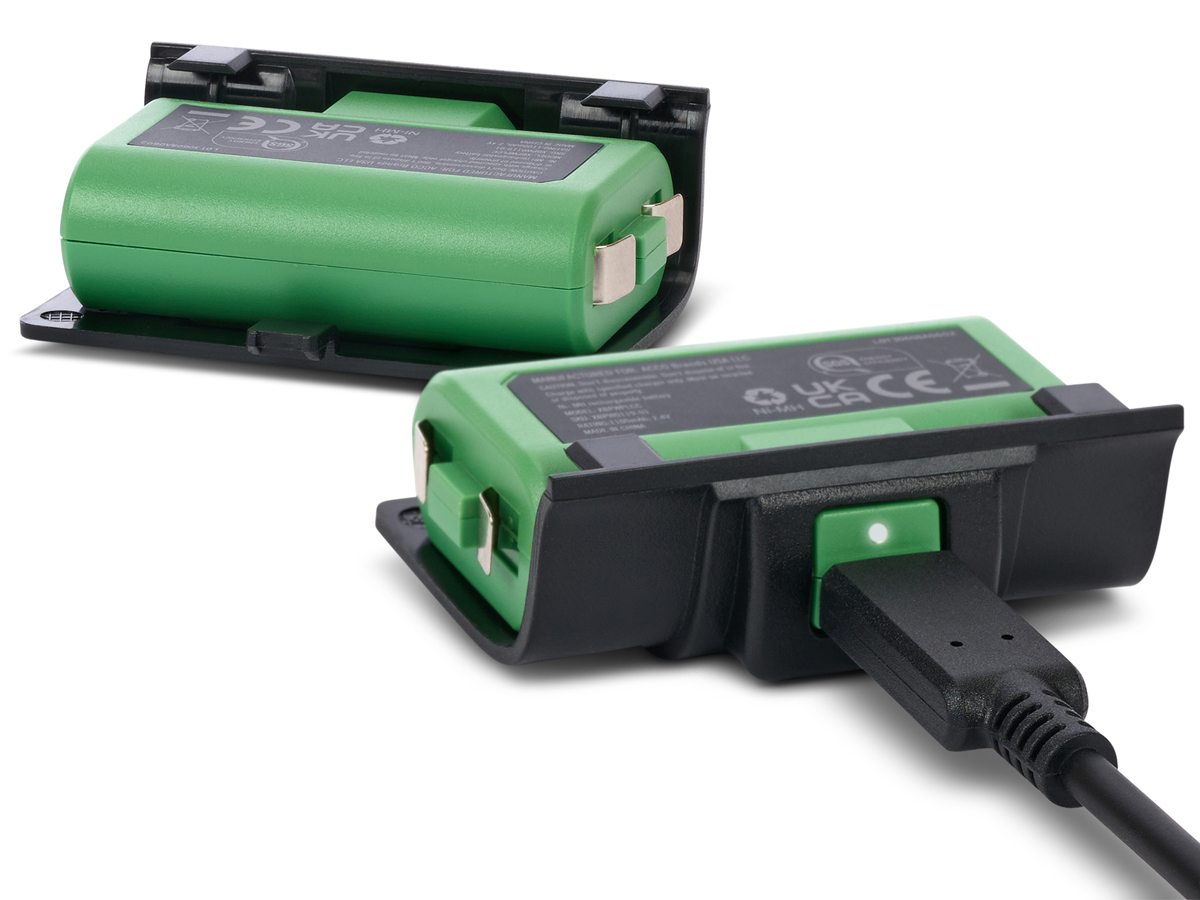 Dwa akumulatory PowerA Play and Charge Kit do Xbox USB-C - Widok ogólny