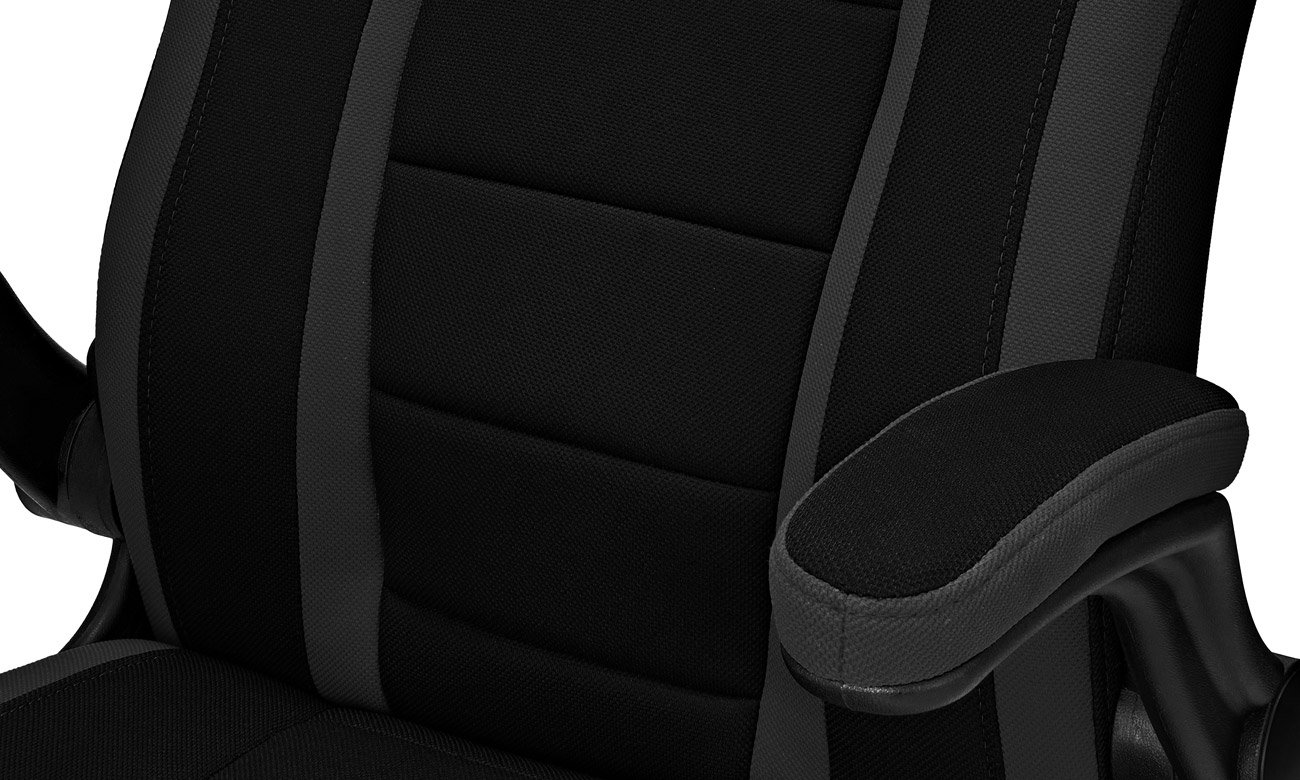 Fotel gamingowy Pro-Gamer ATILLA PLUS Czarno-szary - Zbliżenie na oparcie i podłokietnik