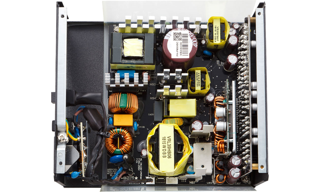 Phanteks Revolt Pro 850W - Podzespoły