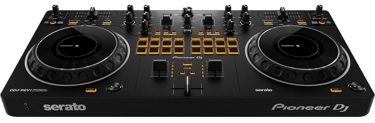 Pioneer DDJ-REV1 Ansicht von vorne im Winkel