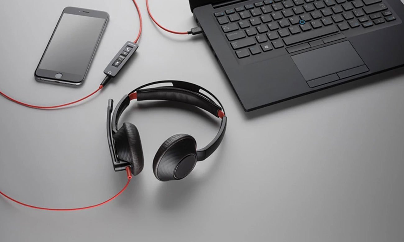 Zestaw słuchawkowy Poly Blackwire 5220 Stereo - Grafika lifestyle