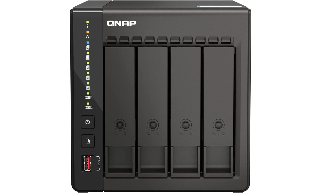 QNAP TS-453E-8G Widok z przodu