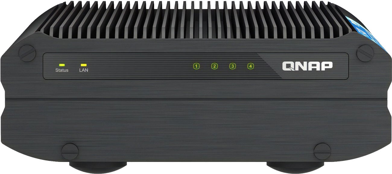 QNAP TS-i410X-8G Widok z przodu