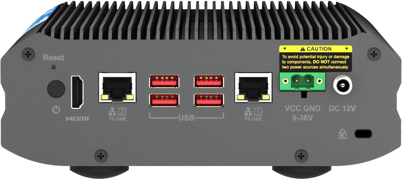 QNAP TS-i410X-8G Widok z tyłu