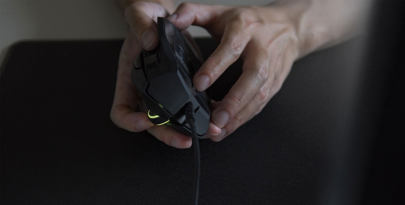 Razer Basilisk Regulowany opór scrolla