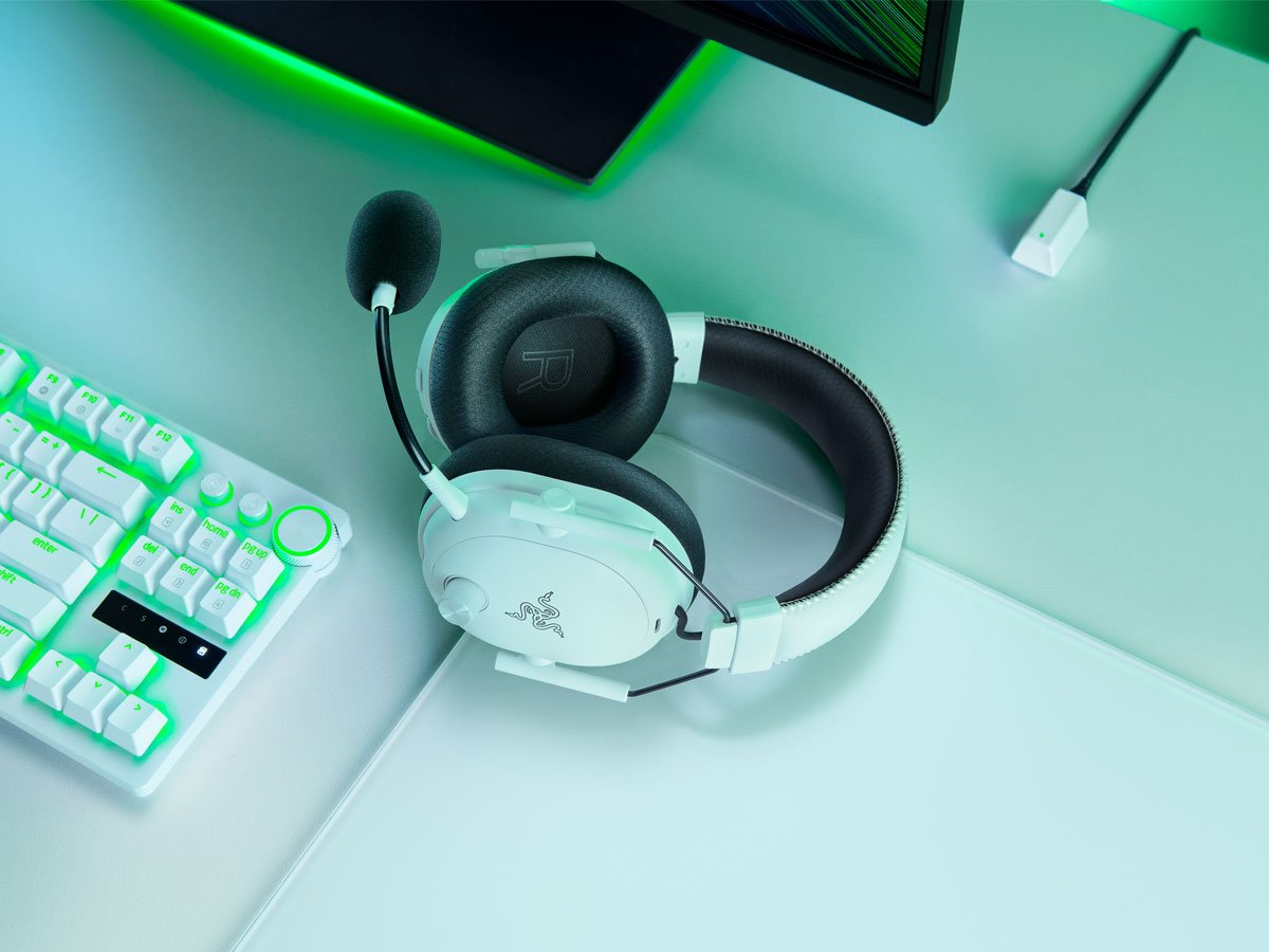 Zestaw słuchawkowy Razer BlackShark V3 Pro - Grafika lifestyle