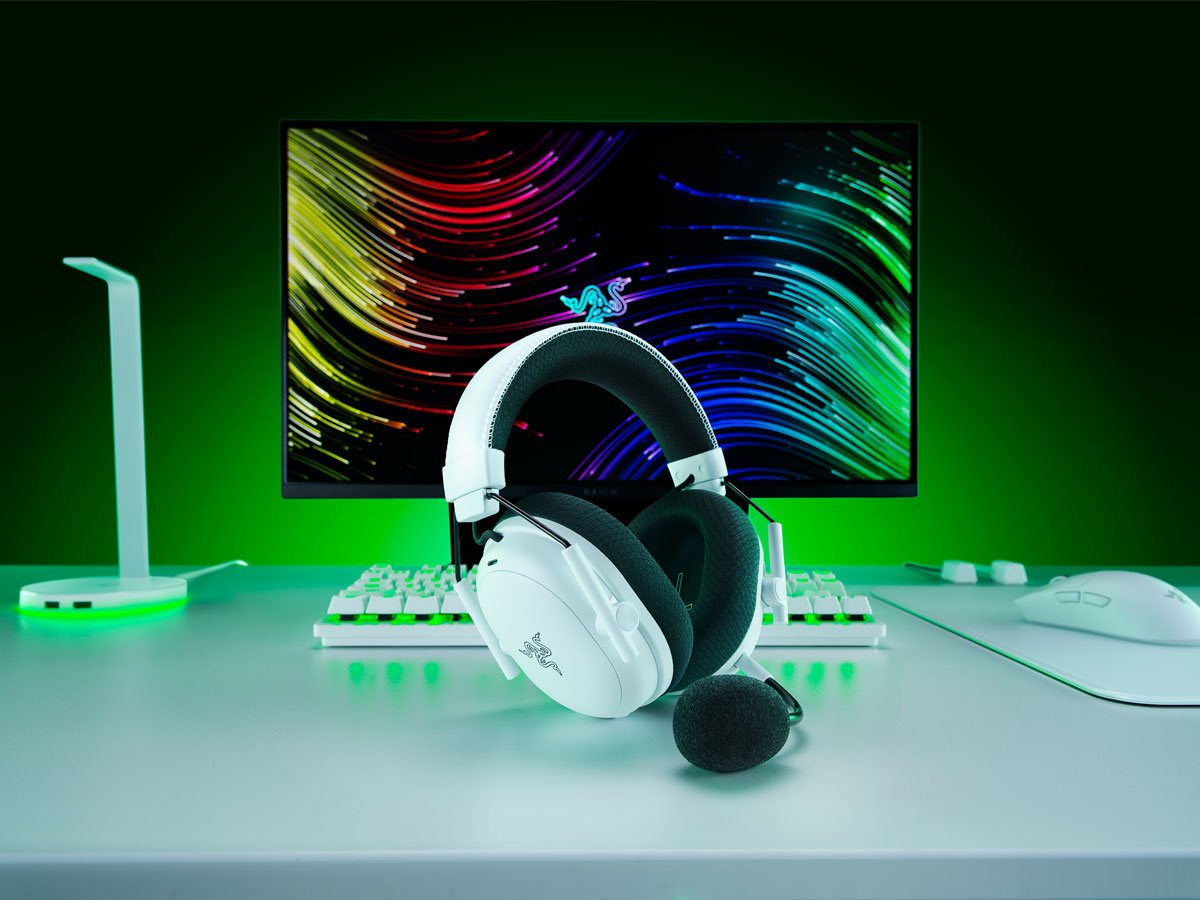 Zestaw słuchawkowy Razer BlackShark V3 Pro White - Grafika lifestyle