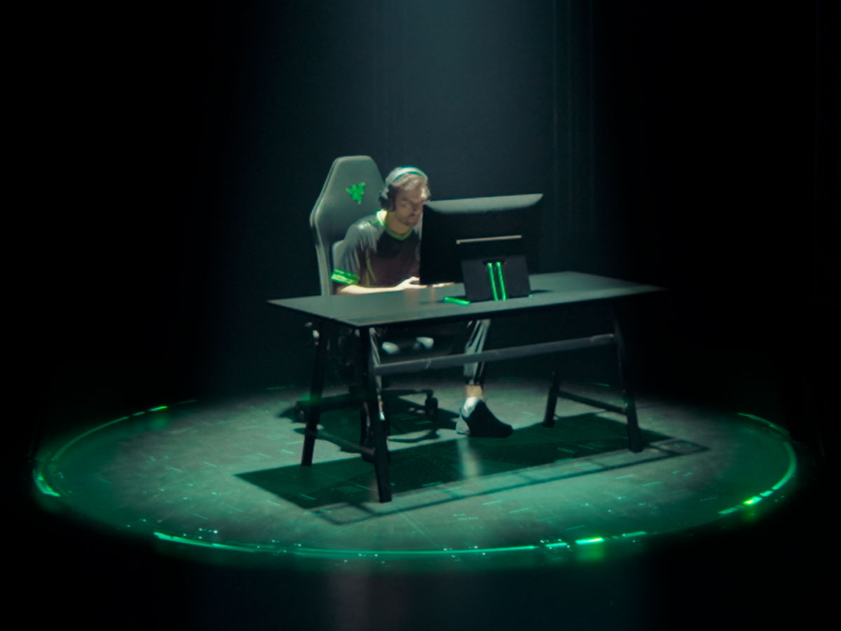 Zestaw słuchawkowy Razer BlackShark V3 Pro - Grafika lifestyle