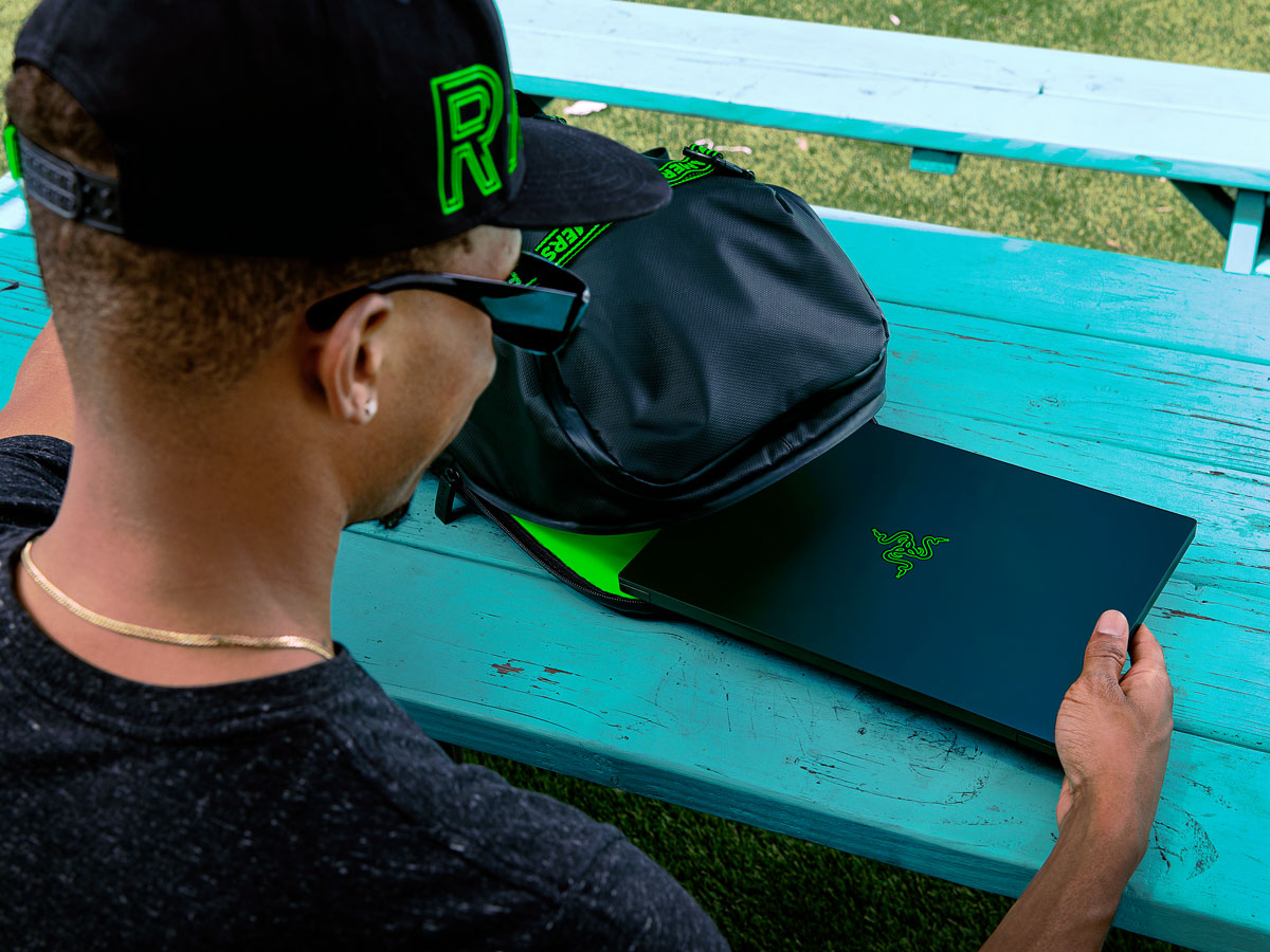Razer Blade 14 logo na obudowie