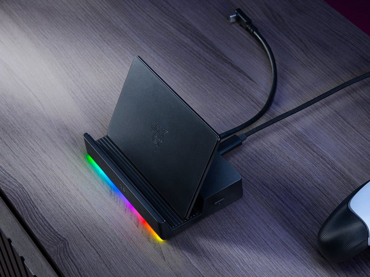 Stacja dokująca Razer Handheld Dock Chroma - Grafika lifestyle