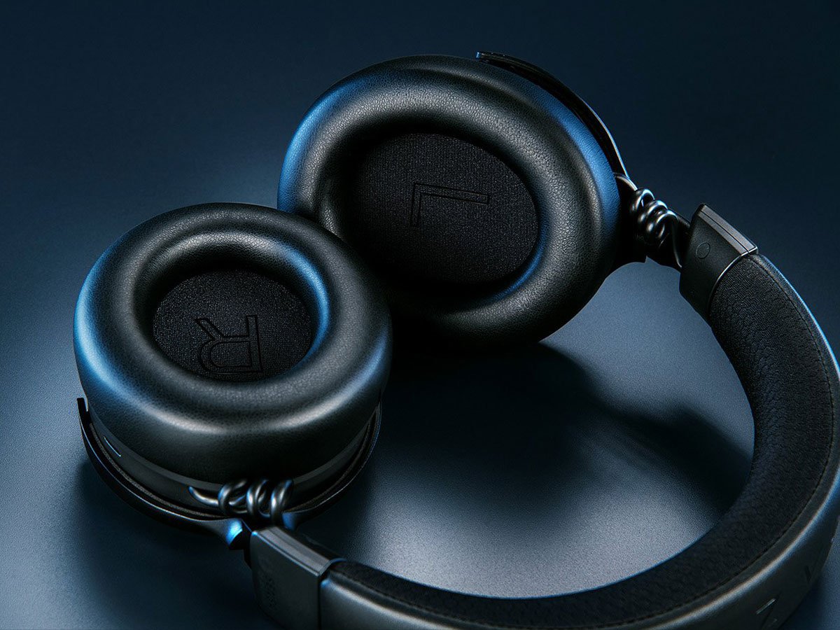 Słuchawki bezprzewodowe Razer Kraken V4 Pro - Grafika lifestyle