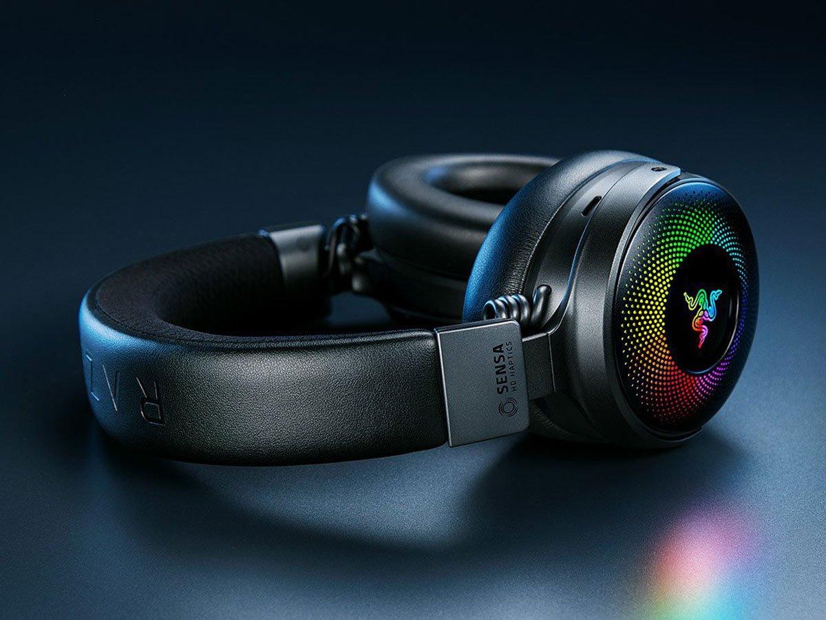 Słuchawki bezprzewodowe Razer Kraken V4 Pro - Grafika lifestyle