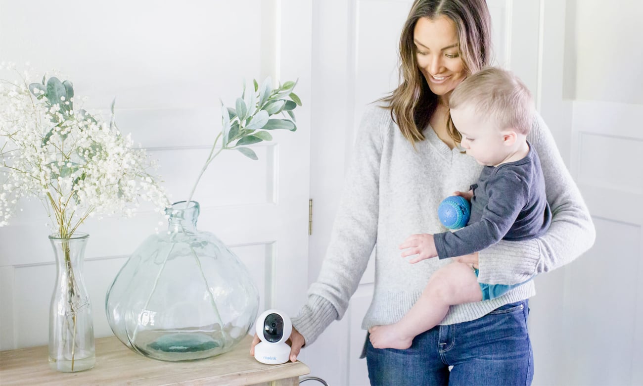 Bezprzewodowa kamera obrotowa Reolink E1 PRO V2 - Dwukierunkowy dźwięk