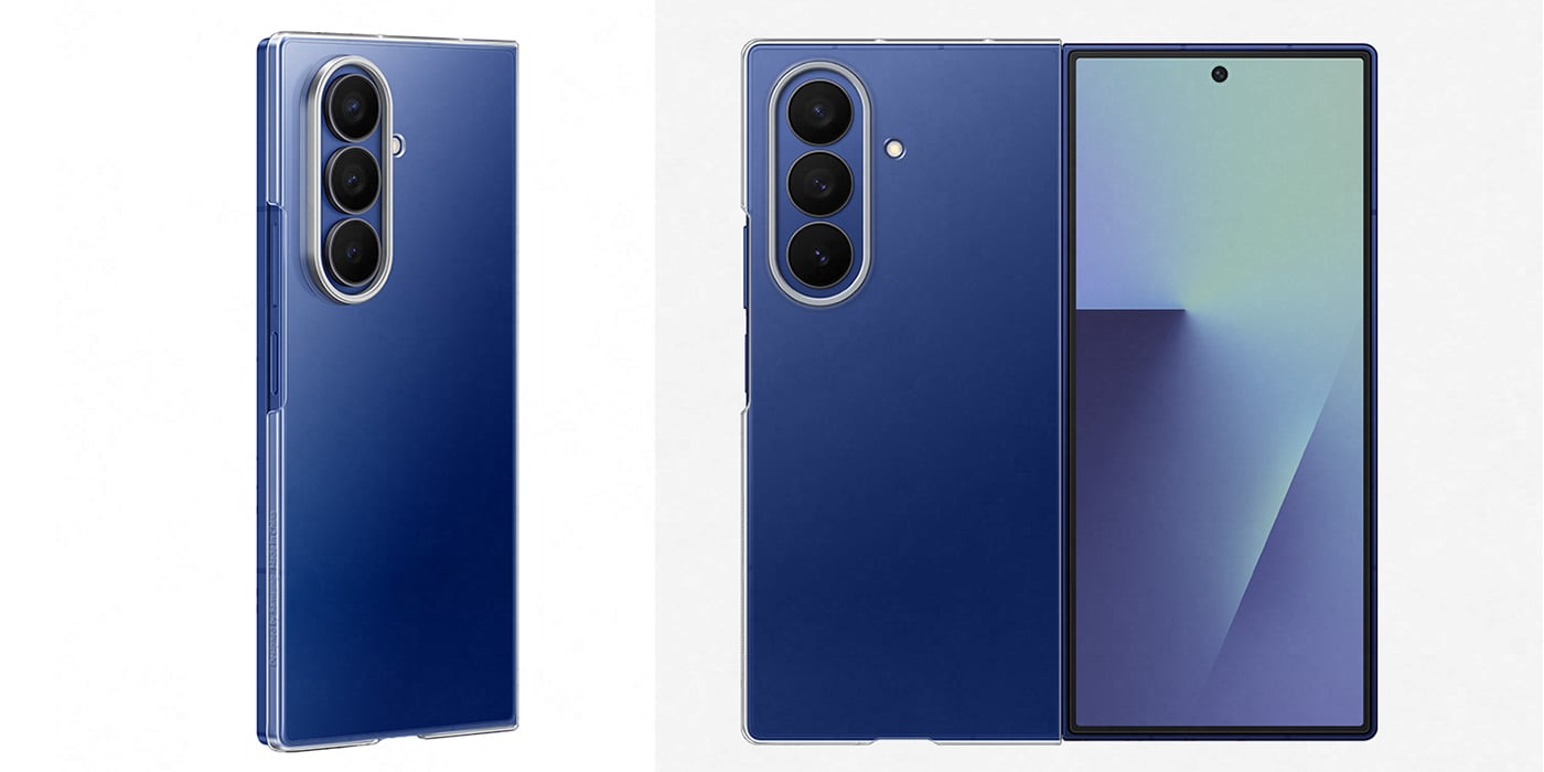 Złożony Galaxy Z Fold7 stoi lekko pionowo pod kątem z założonym przezroczystym etui Clear Case. Rozłożony Galaxy Z Fold7 ma założone przezroczyste etui Clear Case z ekranem przednim i aparatem skierowanymi do przodu, co podkreśla smukłość etui.