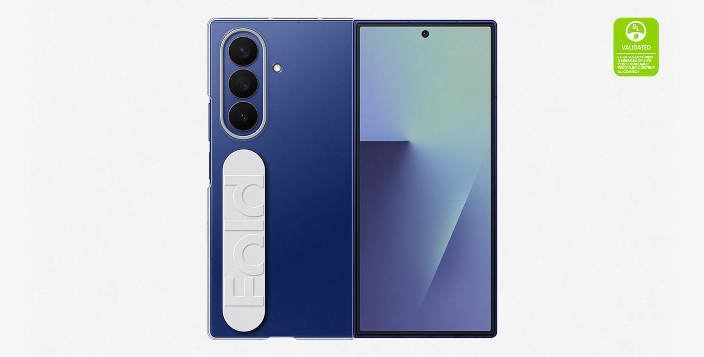 Urządzenie Galaxy Z Fold7 jest rozłożone z widocznym przednim ekranem i aparatem. Ma założone etui Clear Grip Case z widocznym uchwytem i ochroną tylnego aparatu. Tekst brzmi Zatwierdzony przez UL produkt EF-QF966 zawiera co najmniej 8,7% materiałów pochodzących z recyklingu postkonsumenckiego. UL.COM/ECV Urządzenie Galaxy Z Fold7 jest rozłożone z widocznym przednim ekranem i aparatem. Ma założone etui Clear Grip Case z widocznym uchwytem i ochroną tylnego aparatu. Tekst brzmi Zatwierdzony przez UL produkt EF-QF966 zawiera co najmniej 8,7% materiałów pochodzących z recyklingu postkonsumenckiego. UL.COM/ECV