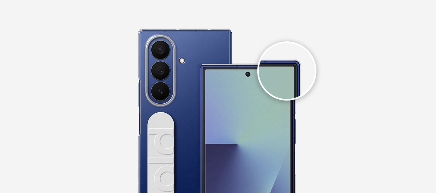 Pokazano widok z bliska dwóch Galaxy Z Fold7, jeden pokazujący przód, a drugi tył, z założonym etui Clear Grip Case i przednim ekranem z założoną folią antyrefleksyjną. Powiększona wstawka podkreśla smukłą krawędź i dopasowanie folii ochronnej ekranu. Pokazano widok z bliska dwóch Galaxy Z Fold7, jeden pokazujący przód, a drugi tył, z założonym etui Clear Grip Case i przednim ekranem z założoną folią antyrefleksyjną. Powiększona wstawka podkreśla smukłą krawędź i dopasowanie folii ochronnej ekranu.
