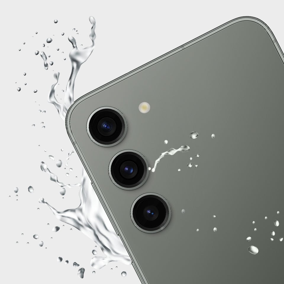 Zbliżenie na Galaxy S23+ i krople wody świadczące, że telefon jest wodoodporny w stopniu IP68 Zbliżenie na Galaxy S23+ i krople wody świadczące, że telefon jest wodoodporny w stopniu IP68
