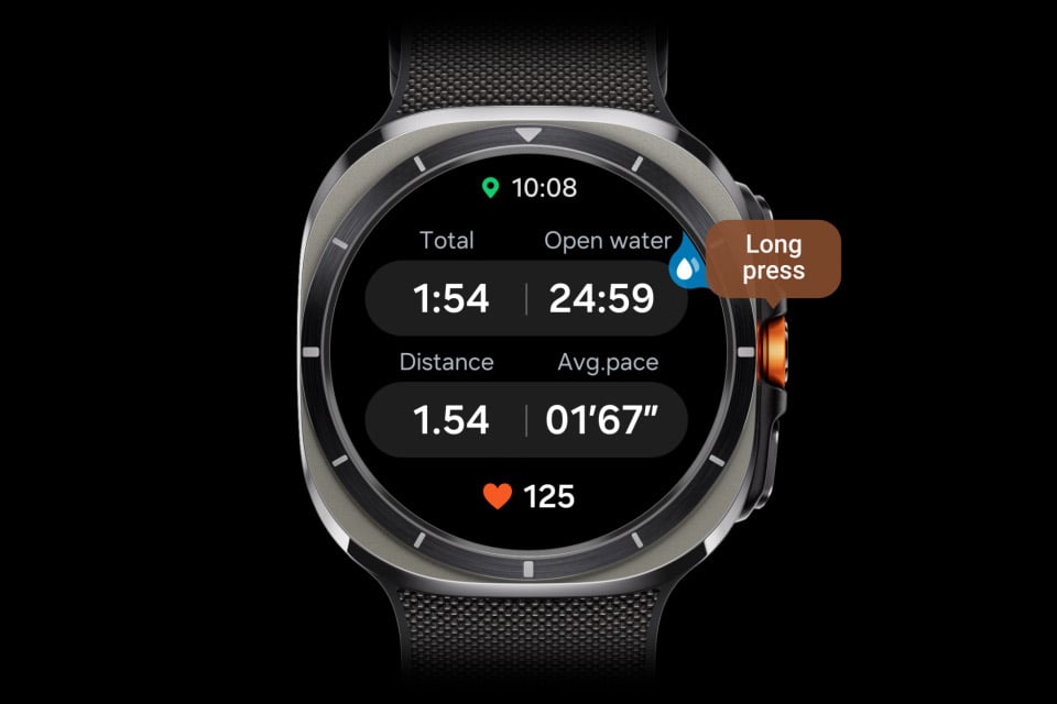 Galaxy Watch Ultra wyświetla ekran śledzenia treningu w trybie blokady wodnej. Gdy Szybki przycisk jest długo wciśnięty, wyświetlacz przełącza się na ekran przejścia, a następnie na ekran śledzenia kolarstwa. Galaxy Watch Ultra wyświetla ekran śledzenia treningu w trybie blokady wodnej. Gdy Szybki przycisk jest długo wciśnięty, wyświetlacz przełącza się na ekran przejścia, a następnie na ekran śledzenia kolarstwa.
