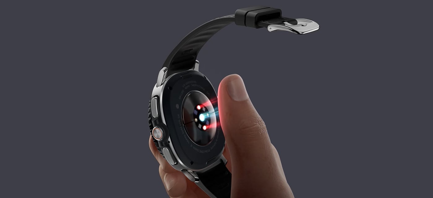 Tył Galaxy Watch8 Classic. Czujnik jest podświetlony, aby wskazać śledzenie. Kciuk jest umieszczony na czujniku, aby śledzić indeks antyoksydacyjny. Urządzenie obraca się i wyświetla wynik, z ikoną Labs, czasem 5:35, tekstem Adekwatny, 92. Wykres słupkowy i przycisk Zmierz również na ekranie. Tył Galaxy Watch8 Classic. Czujnik jest podświetlony, aby wskazać śledzenie. Kciuk jest umieszczony na czujniku, aby śledzić indeks antyoksydacyjny. Urządzenie obraca się i wyświetla wynik, z ikoną Labs, czasem 5:35, tekstem Adekwatny, 92. Wykres słupkowy i przycisk Zmierz również na ekranie.