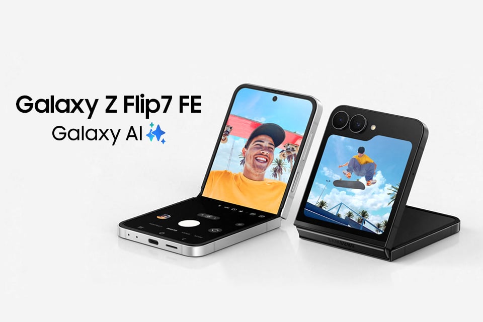 Widoczne są dwa urządzenia Galaxy Z Flip7 FE, jedno w kolorze czarnym i jedno w kolorze białym. Oba urządzenia są w trybie FlexMode, jedno widać na ekranie zewnętrznym, a drugie na ekranie głównym. Galaxy AI. Widoczne są dwa urządzenia Galaxy Z Flip7 FE, jedno w kolorze czarnym i jedno w kolorze białym. Oba urządzenia są w trybie FlexMode, jedno widać na ekranie zewnętrznym, a drugie na ekranie głównym. Galaxy AI.
