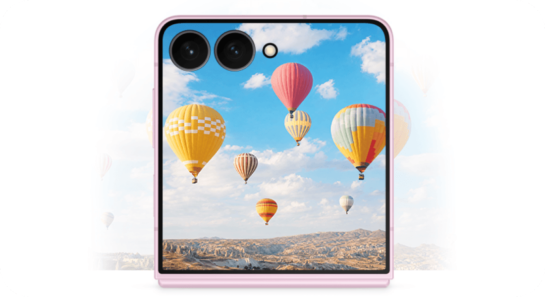 Ekran zewnętrzny Galaxy Z Flip8 wyświetla kolorowe balony na tle nieba.