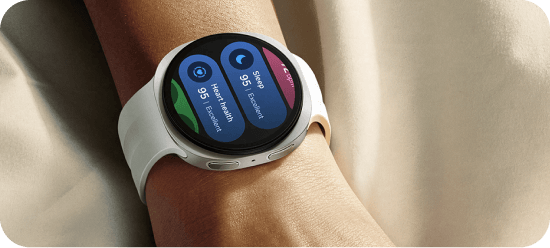 Galaxy Watch na nadgarstku wyświetla dane o tętnie, stresie i śnie.