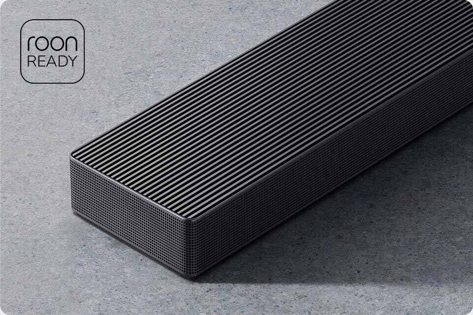 960x640 hw-qs700f roon Soundbar Samsung Q700F z napisem Roon Ready. Soundbar dostępny w sklepach X-Kom.