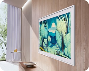 Design obrazu Rzut z prawej na powieszony na drewnianej ścianie telewizor Samsung The Frame (2025) dostępny w sklepach Xkom