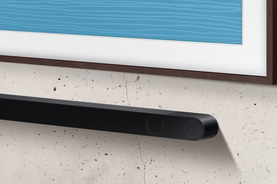 soundbar 960x640 Połącz soundbar Ultra Slim HW-S800D z telewizorem Samsung The Frame Pro (2025). Telewizor dostępny w sklepach X-Kom.