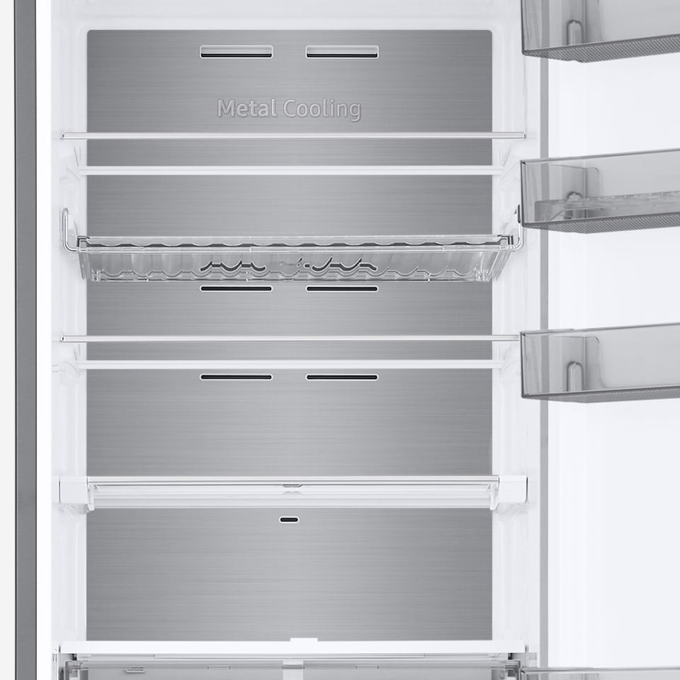 Metalowy panel umieszczony w lodówce RB38C776DS9, która dostępna jest w ofercie sieci Neonet
