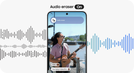 Funkcja Audio Eraser na Galaxy redukuje hałas w nagraniu ulicznego występu muzycznego.