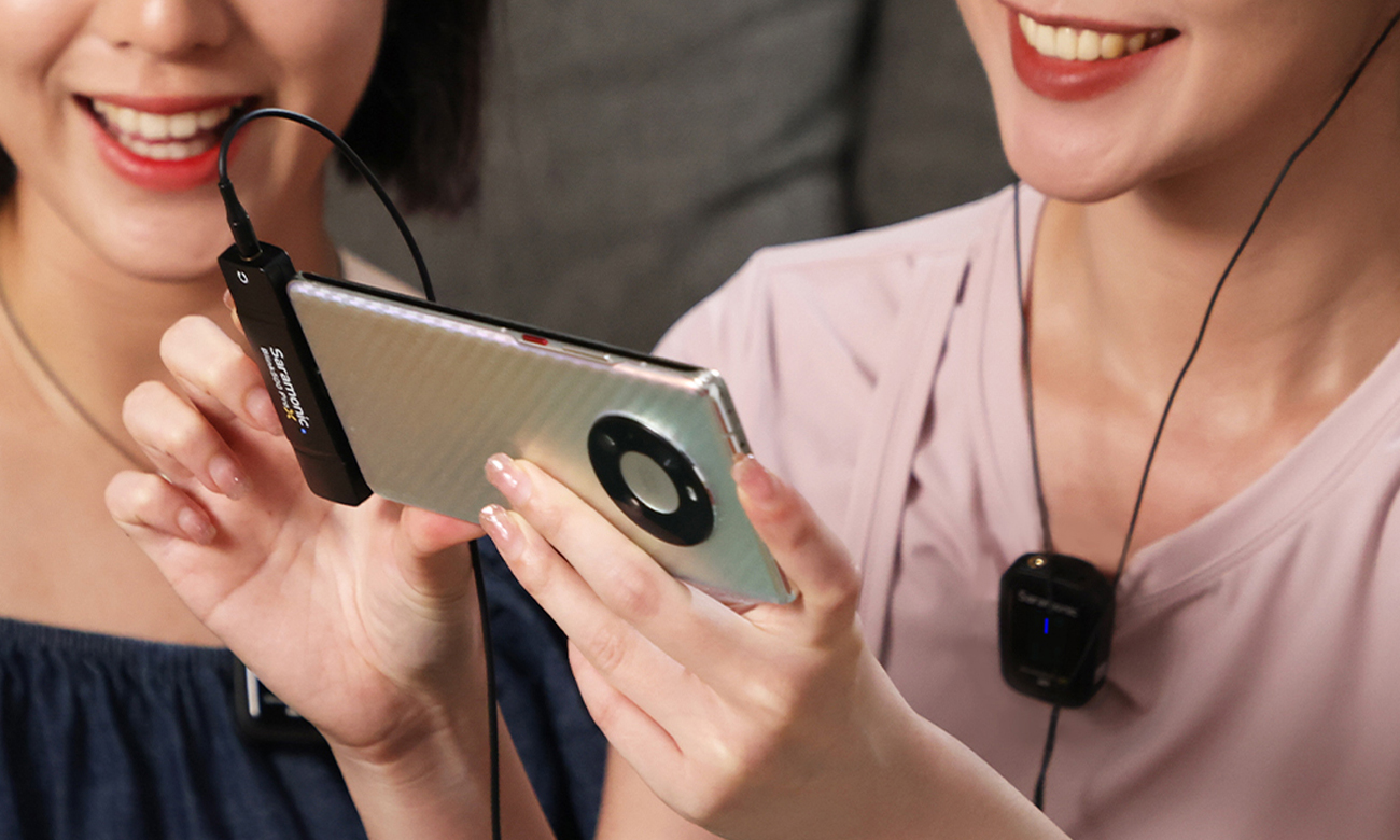 Zestaw do bezprzewodowej transmisji dźwięku Saramonic Blink500 ProX Q5 (RXUC + TX) - Grafika lifestyle
