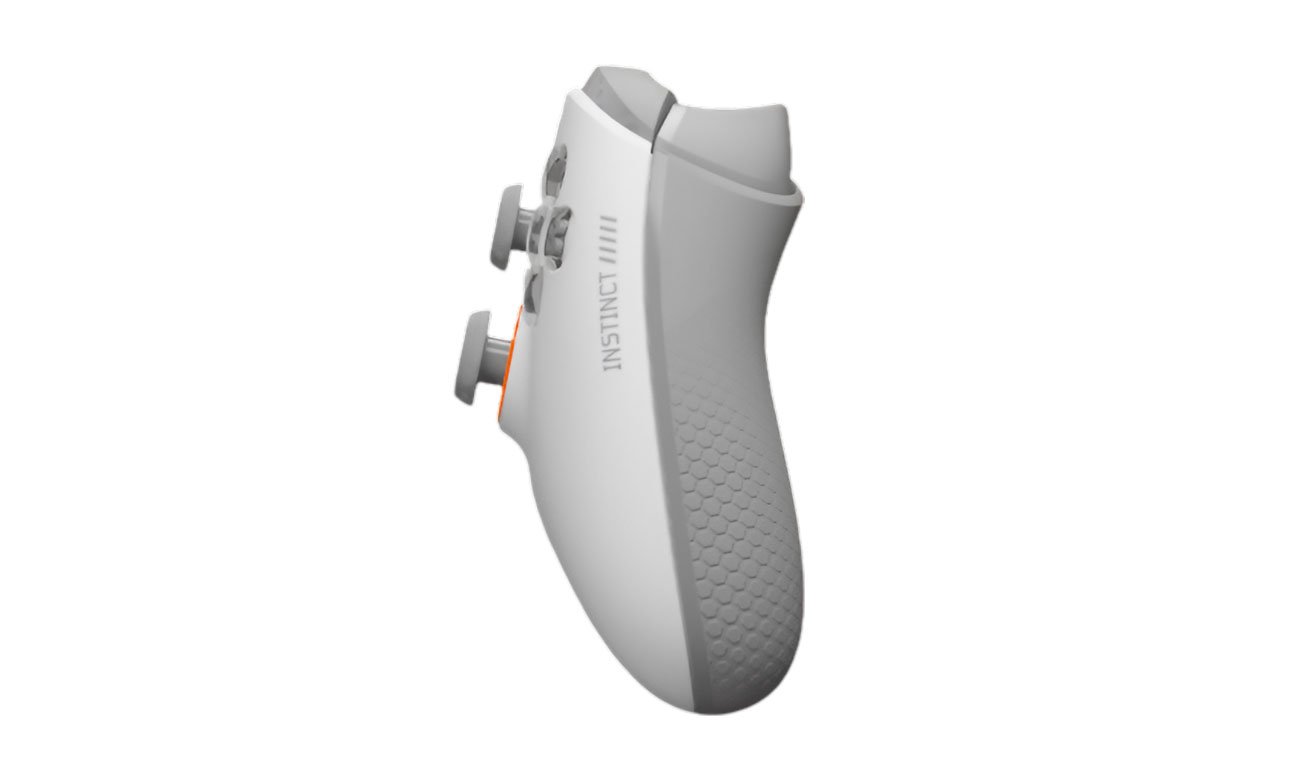 Kontroler bezprzewodowy SCUF Instinct Pro Biały- Widok od przodu pod kątem