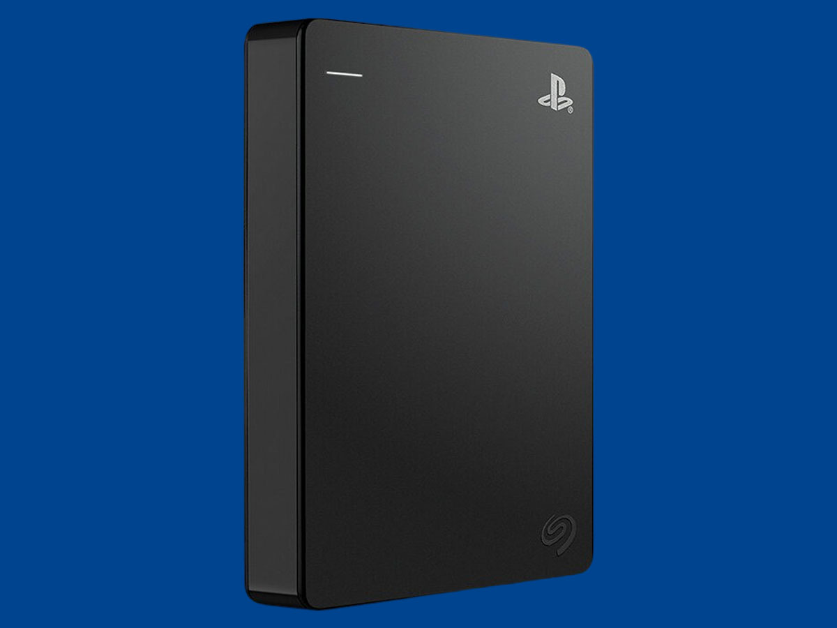 Dysk do konsoli Seagate Game Drive Czarny 4 TB - Widok od przodu pod kątem, grafika z tłem