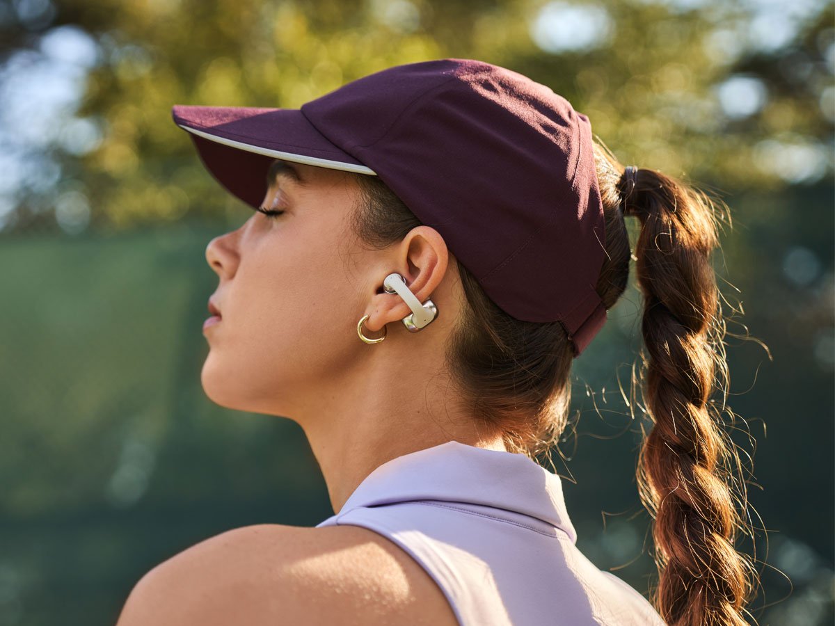 Słuchawki bezprzewodowe Shokz OpenDots One Szare - Grafika lifestyle